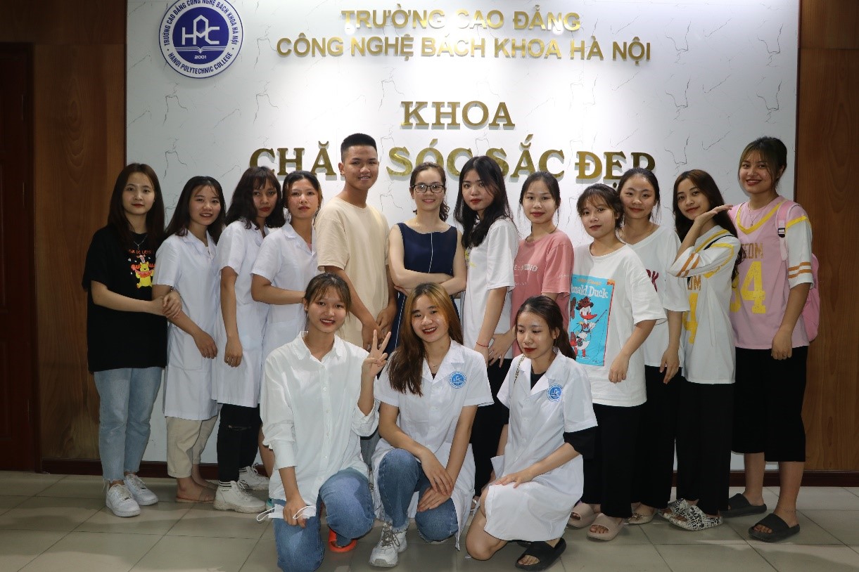 Sinh viên Khoa Chăm sóc sắc đẹp HPC