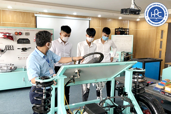 Học công nghệ tại Cao đẳng Công nghệ Bách khoa Hà Nội