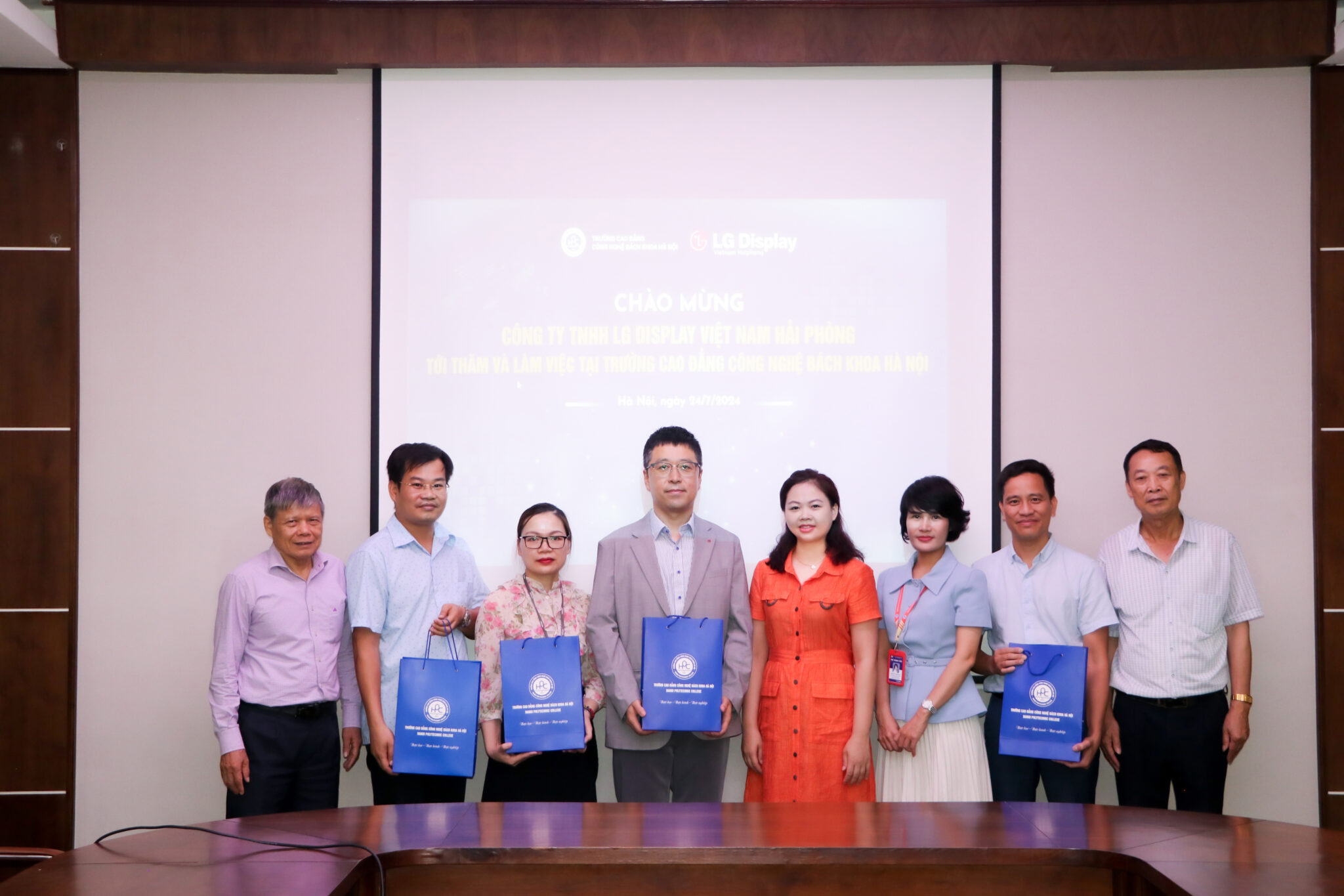 đối tác chiến lược