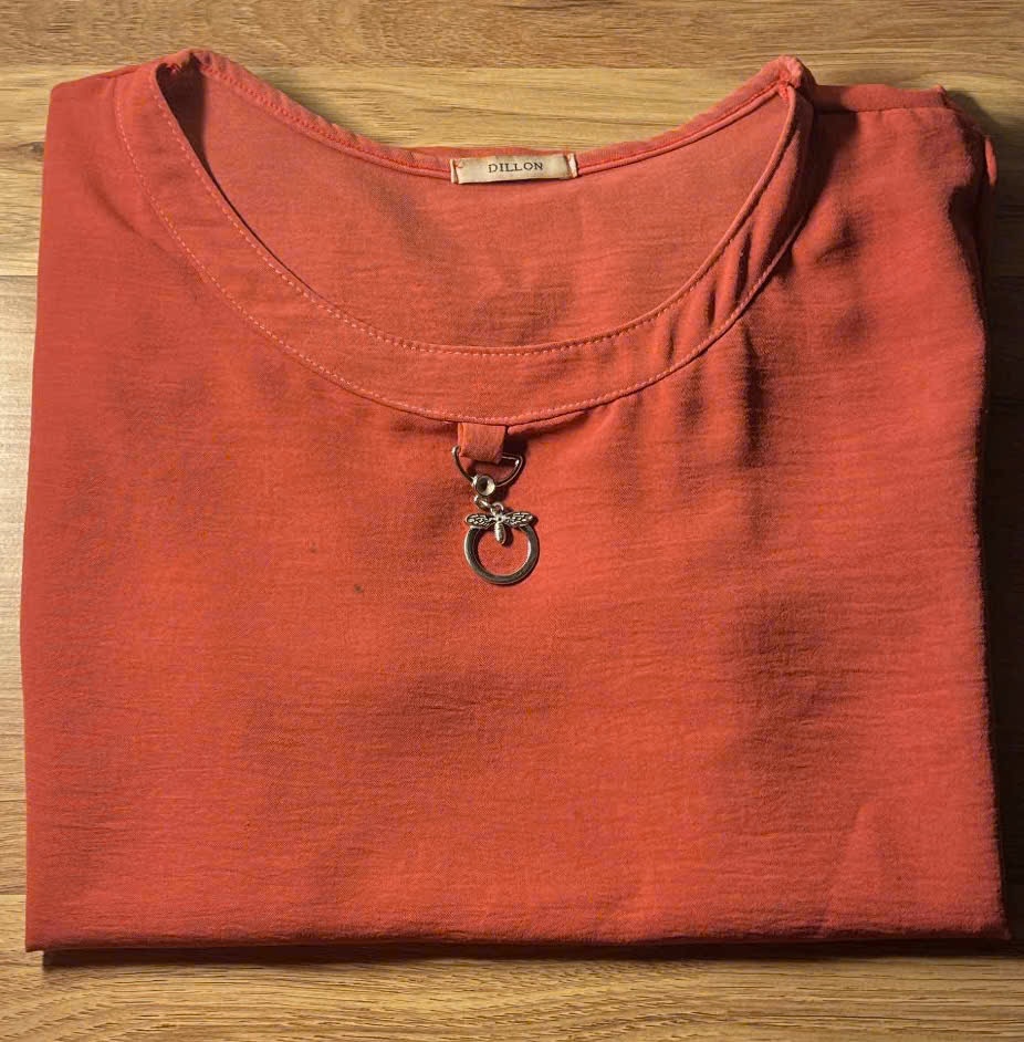 chiếc áo của mẹ theo Loan đi du học Hàn Quốc