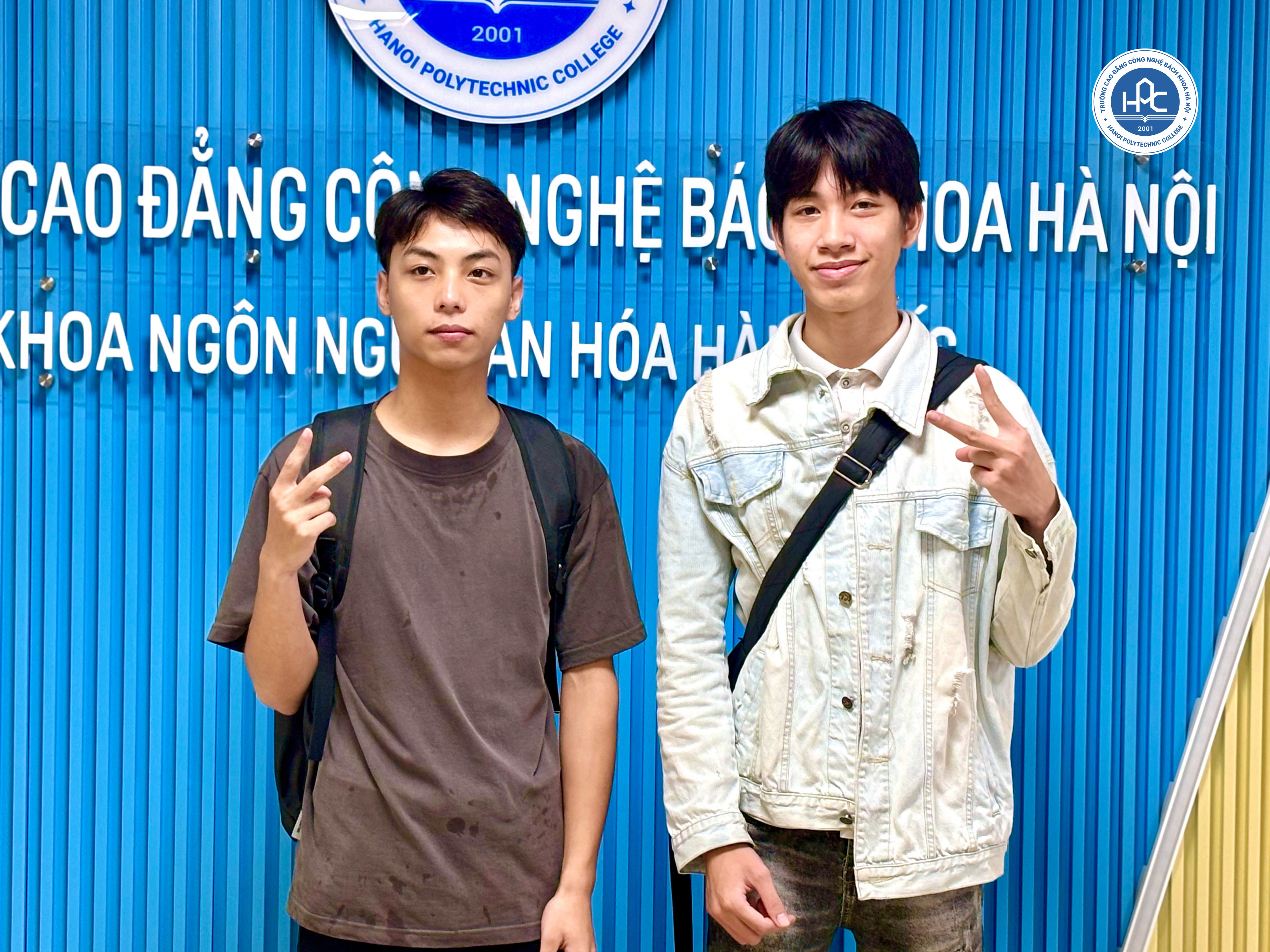 Sinh viên HPC đi học