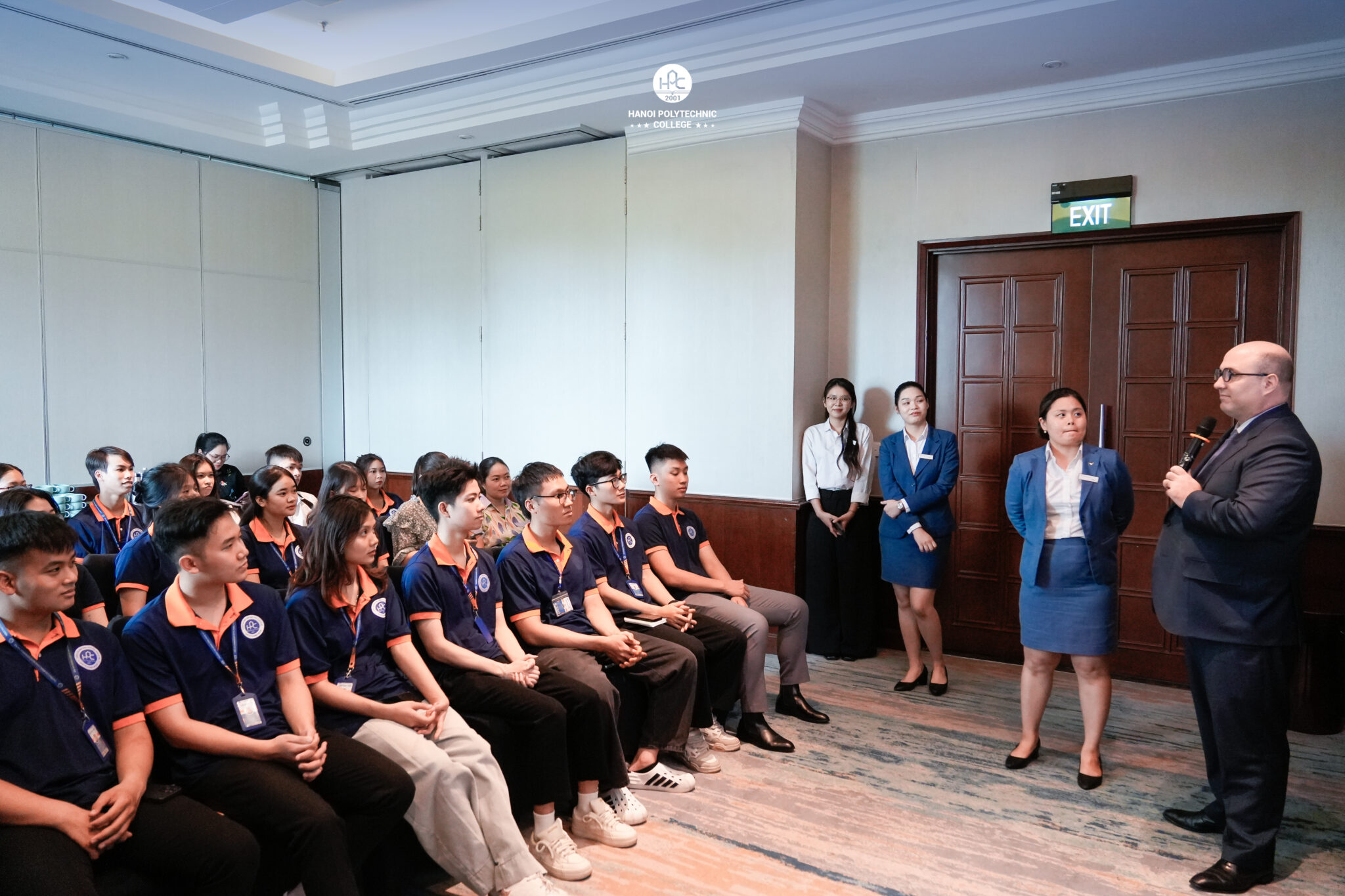 Sinh viên Khoa Du Lịch - Khách sạn