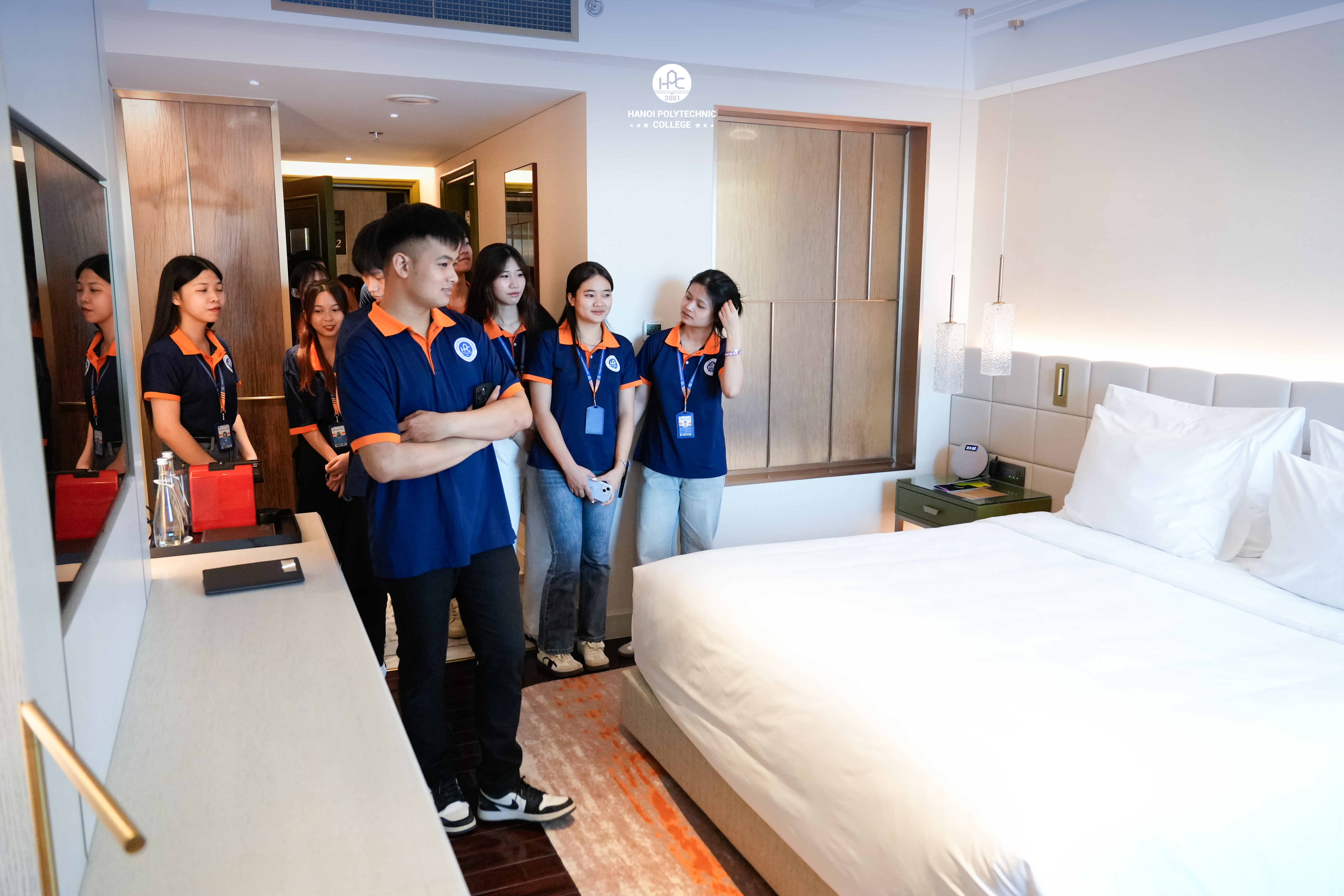 Sinh viên Khoa Du Lịch - Khách sạn trải nghiệm Movenpick